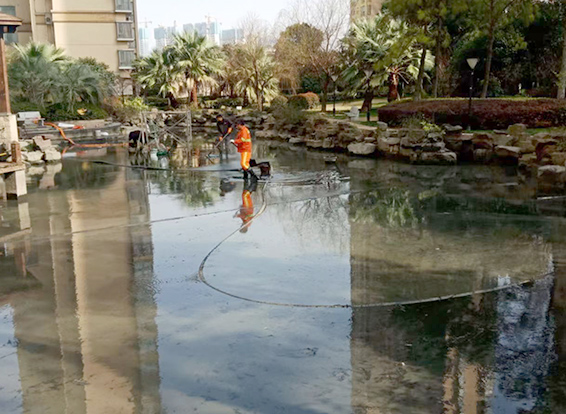 蜀山景观池淤泥清理