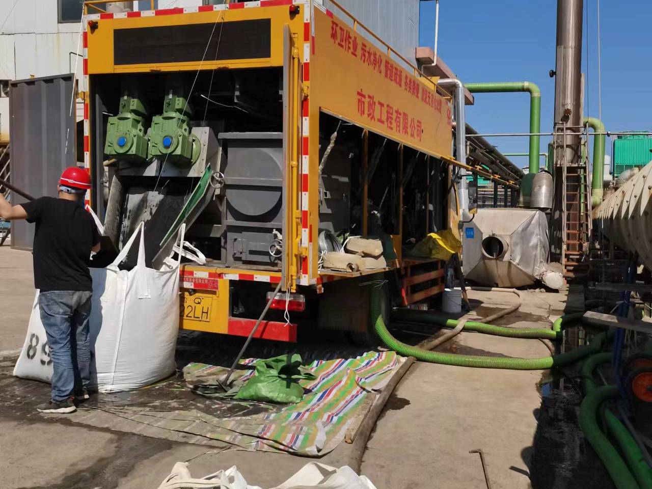 蜀山淤泥压干处理